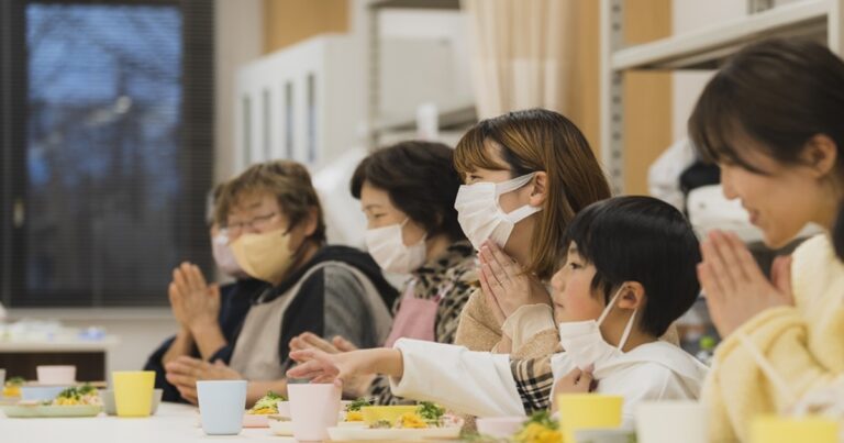子どもも大人もつながり、安心してできる場所づくり「とみおかこども食堂」